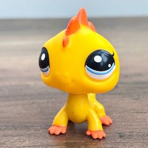 Littlest Pet Shop LPS Surprise Series 2 G7 # 83 Yellow Iguana Exotic Toy Figure
